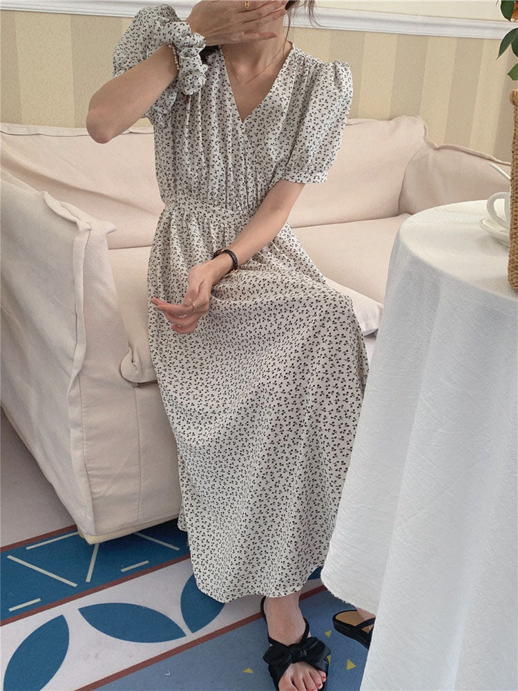 【734】3色展開 花柄ワンピース Vネック パフスリーブ ウエストマーク ロング丈 フレアシルエット 体型カバー 夏服